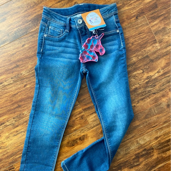 Little Girls Size 6/6X Blue Jeans - Picture 1 of 2